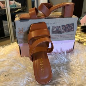 LOW HEEL BROWN SLIPPERS SIZE 8 NEW NEVER WORN